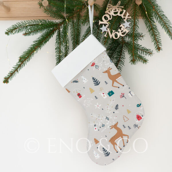 Grande chaussette de Noel à personnaliser motif animaux de la foret enchanté fond beige et touche de rouge et vert
