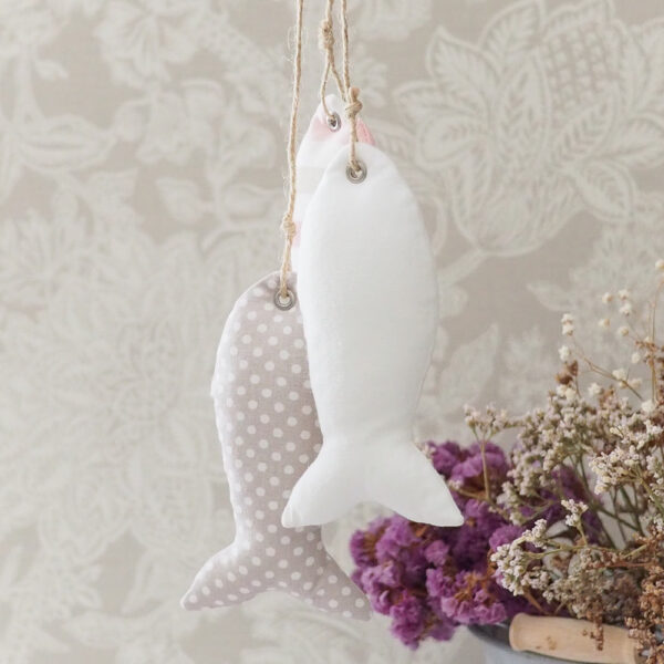 Grappe de trois poissons en tissu fait main – décoration murale artisanale