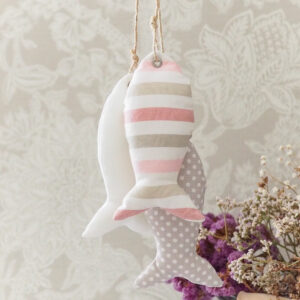 Grappe de trois poissons en tissu fait main – décoration murale artisanale