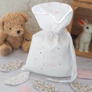 Sac à bisous Amour toujours blanc avec des petits coeurs roses
