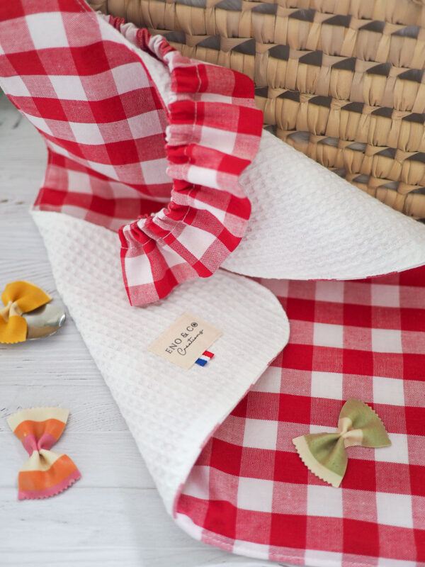 Serviette élastique enfant vichy rouge et blanc au style d’antan