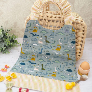 Serviette élastique pour enfant "Les Dino" avec motif coloré de dinosaures, taille adaptée aux 2-6 ans, en coton doux et nid d’abeille absorbant.