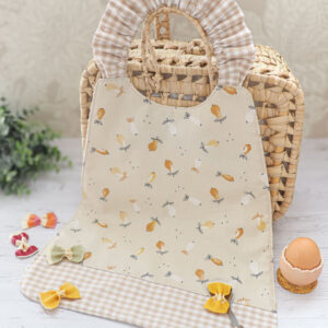 Serviette élastique pour enfant motif poires et vichy beige, tissu coton doux et nid d’abeille absorbant