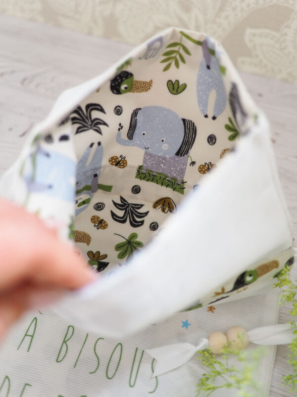 Sac à bisous blanc, Vert et bleu avec un motif d'animaux de la jungle enfantin