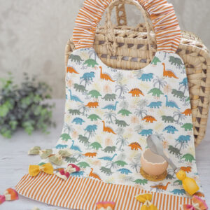 Serviette élastique pour enfant "Les Diplos" avec motif coloré de dinosaures, taille adaptée aux 2-6 ans, en coton doux et nid d’abeille absorbant.