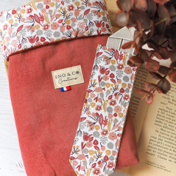 Pochette a livres velours terracotta intérieur fleuri et son marque page