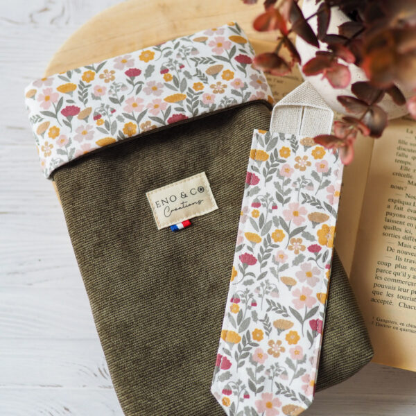 Pochette a livres velours kaki intérieur fleuri et son marque page